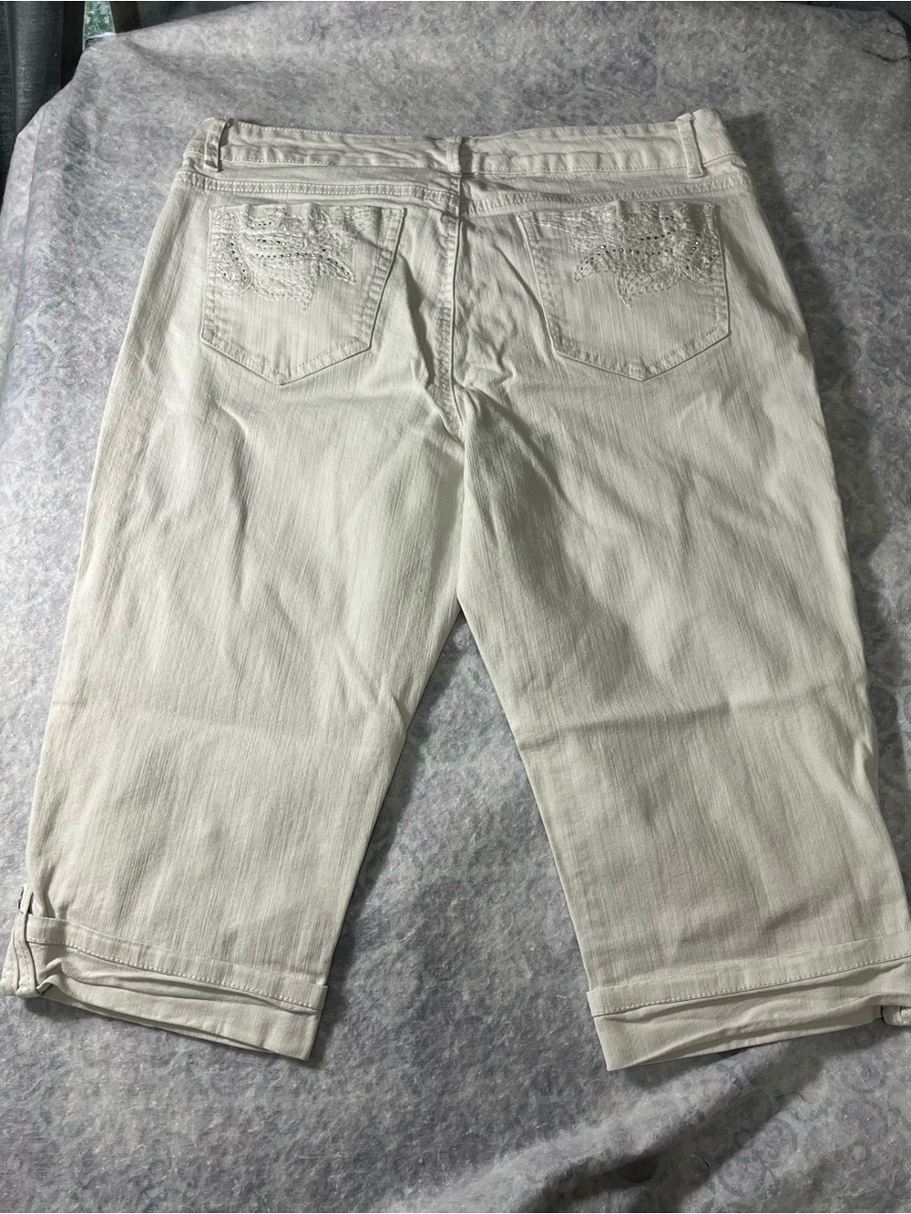 Gloria Vanderbilt Cream Embroidered Back Pocket Bermuda Shorts